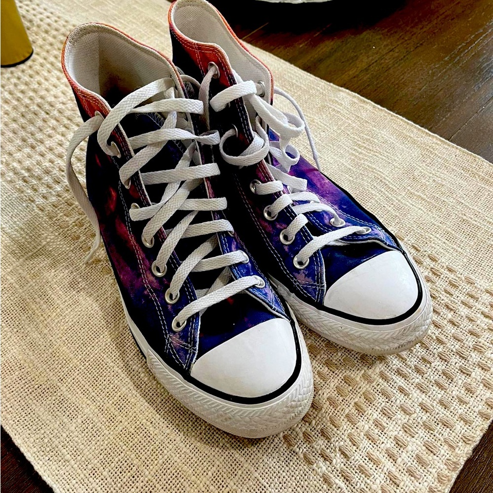 Women’s Converse Chuck Taylor All Star sneakers in a size 7.5.